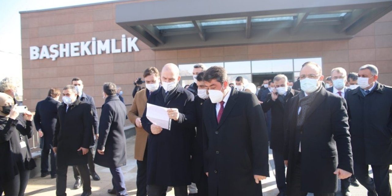 Bakan Soylu, Şehit Fethi Sekin’in Babası İle Kanaat Önderi Nazırlı’yı Hastanede Ziyaret Etti