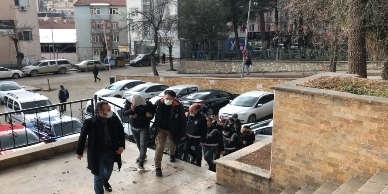 Bilecik’te Fuhuş Operasyonu, 2’si Bayan, 8 Kişi Gözaltında