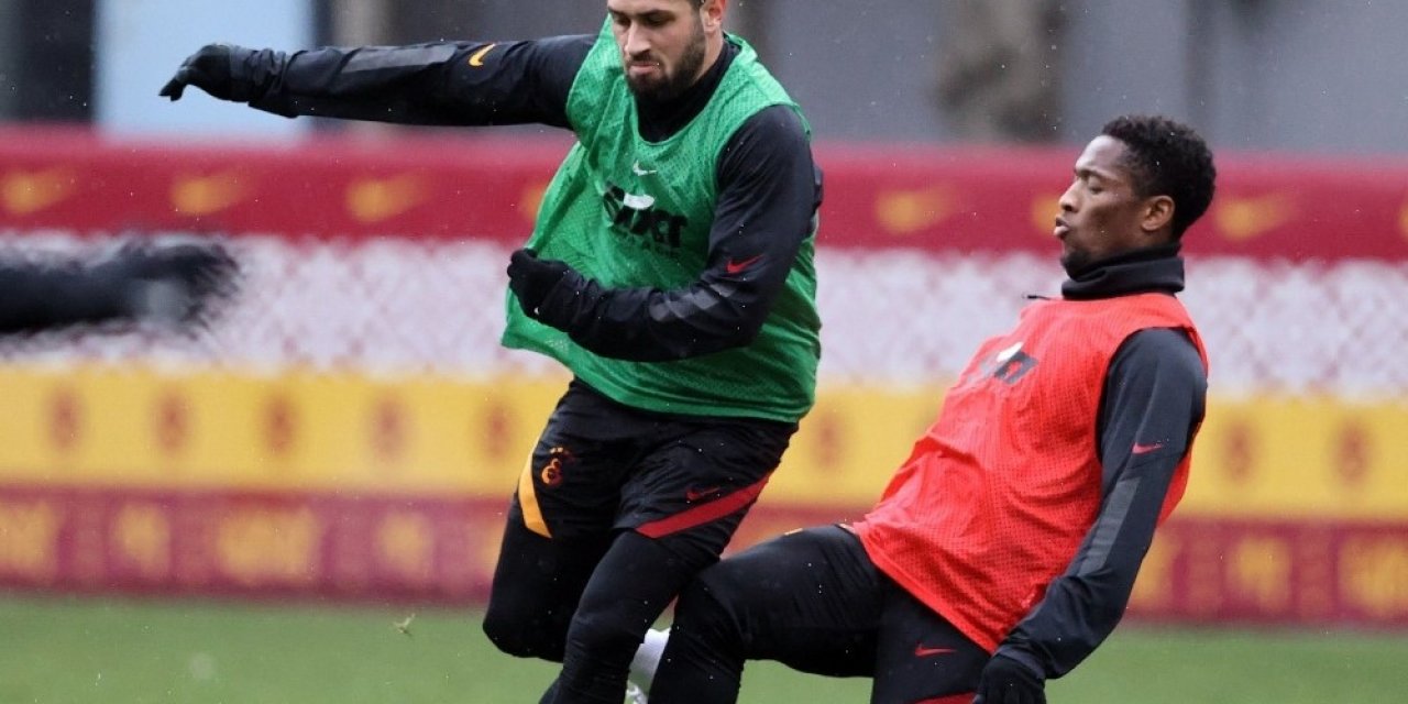 Galatasaray’da Feghouli’nin Durumu Yarın Netlik Kazanacak