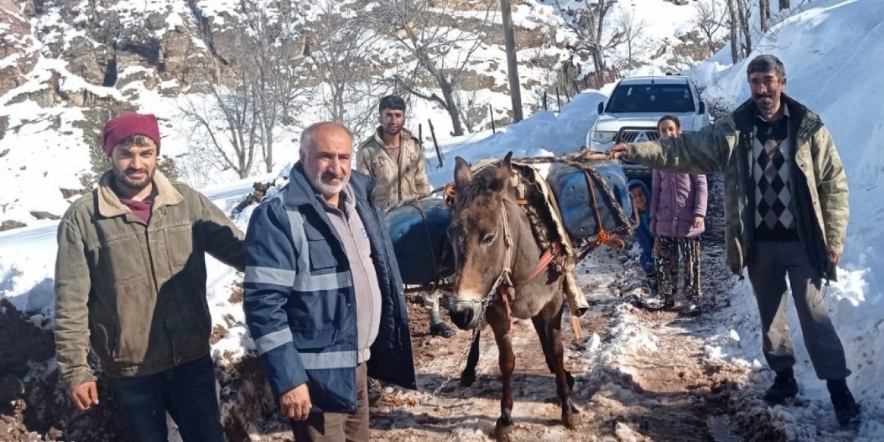 Karla Mücadelede Kesintisiz Hizmet İçin Katır Sırtında Mazot Taşıdılar