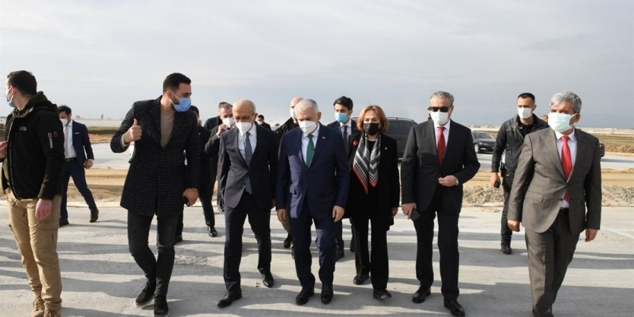 Bakan Elvan, Çukurova Bölgesel Havalimanında İncelemelerde Bulundu