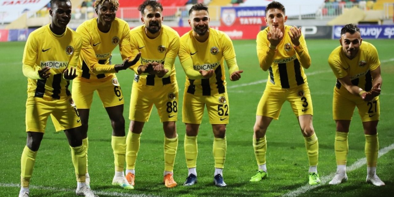 Menemen 7 Maç Sonra Güldü