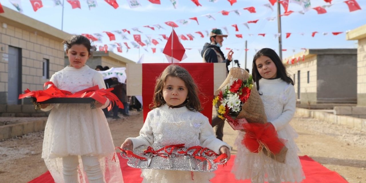 Suriyeli Yetimler İçin Yaptırılan Briket Evler Tamamlandı