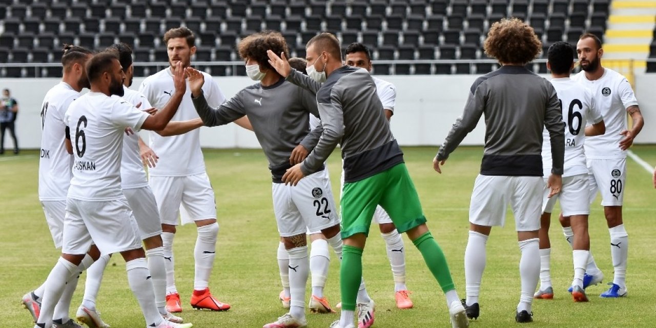 Namağlup Tek Takım Olan Manisa Fk Galibiyet Peşinde