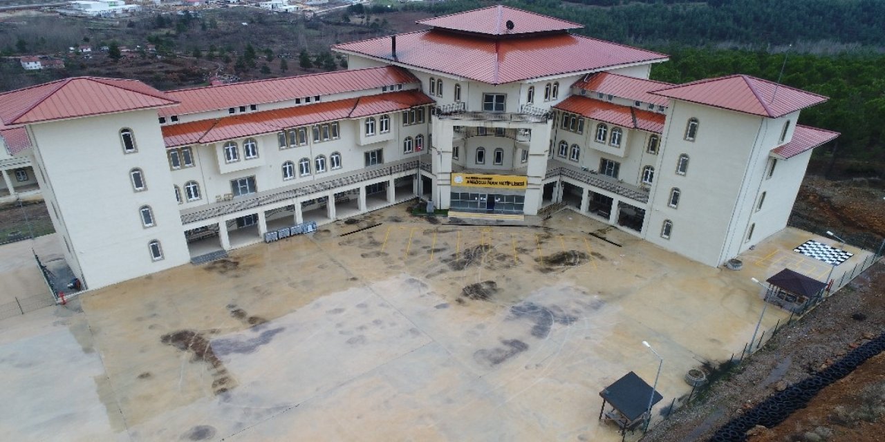 Sarı Hoca’nın İsmi İ̇mam Hatip Lisesi İle Yaşayacak