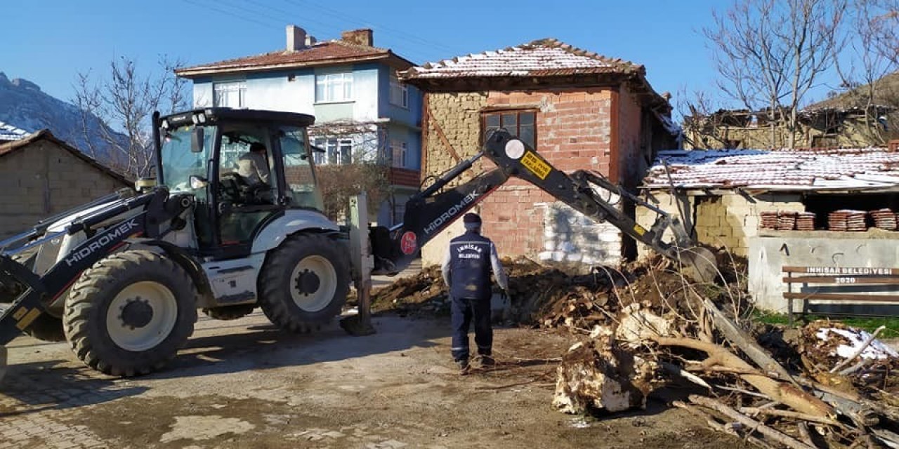 İ̇nhisar’da Metruk Binalar Yıkıldı