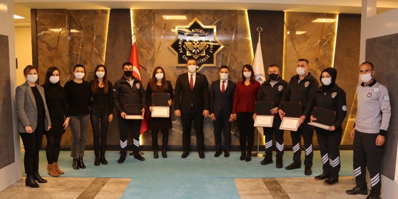Alkü’de İlk Kursiyerler Sertifikalarını Aldı
