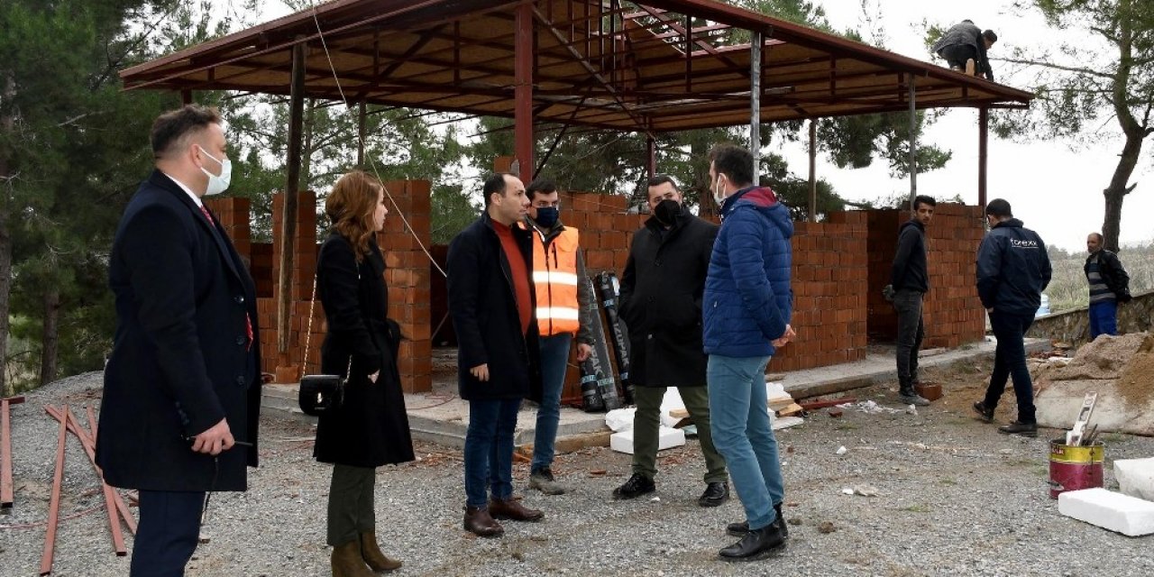 Kuşadası Yeni Asri Mezarlığında Düzenleme Çalışmaları Sürüyor