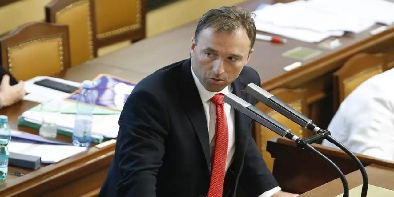 Çekya’da Covid-19 Kısıtlamalarını İhlal Eden Milletvekili İstifa Edeceğini Açıkladı