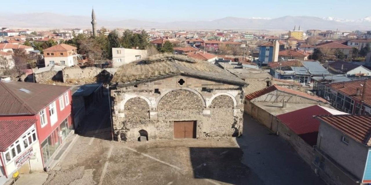 2 Asırlık Tarihi Ermeni Kilisesi Restorasyon Bekliyor