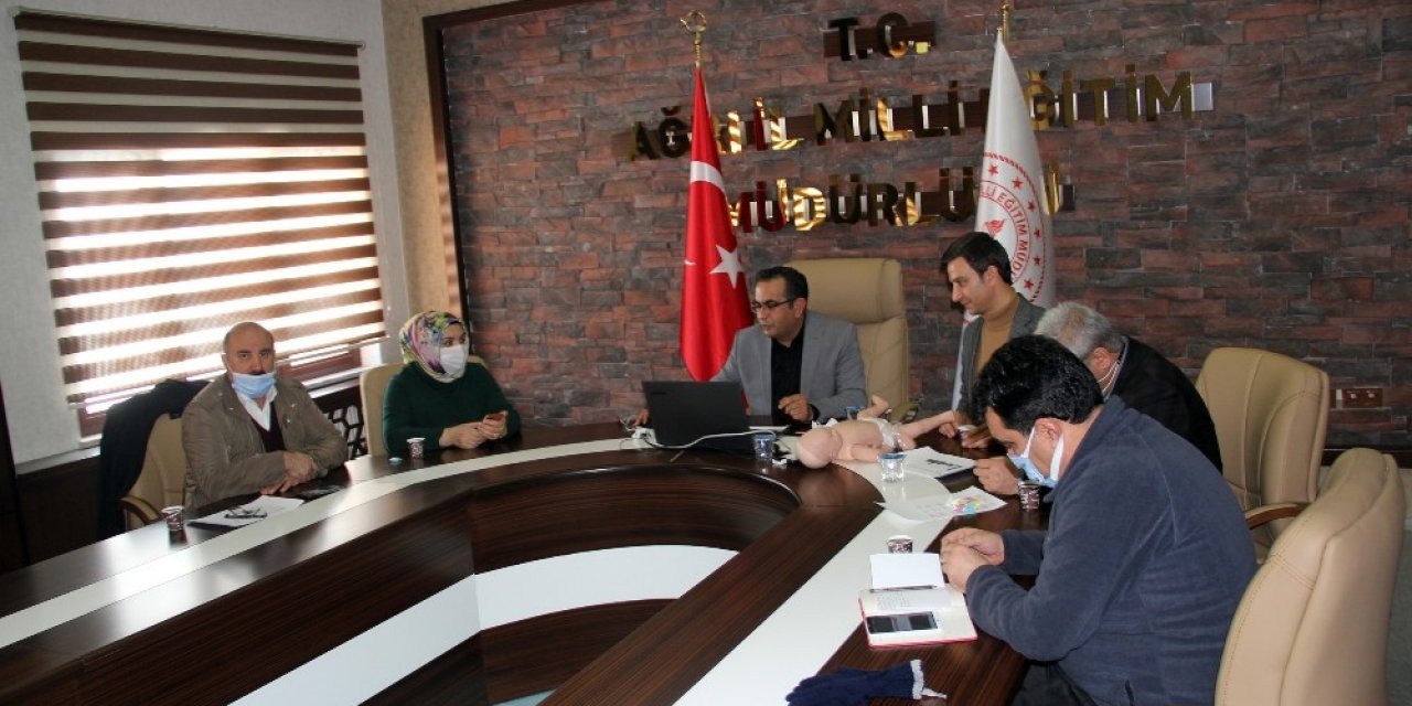 Ağrı’da Öğretmenlere İlkyardım Eğitimi