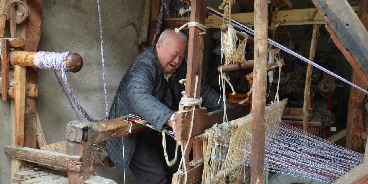 12 Metrekareden Dünyaya Açılan El Dokuması Kilim