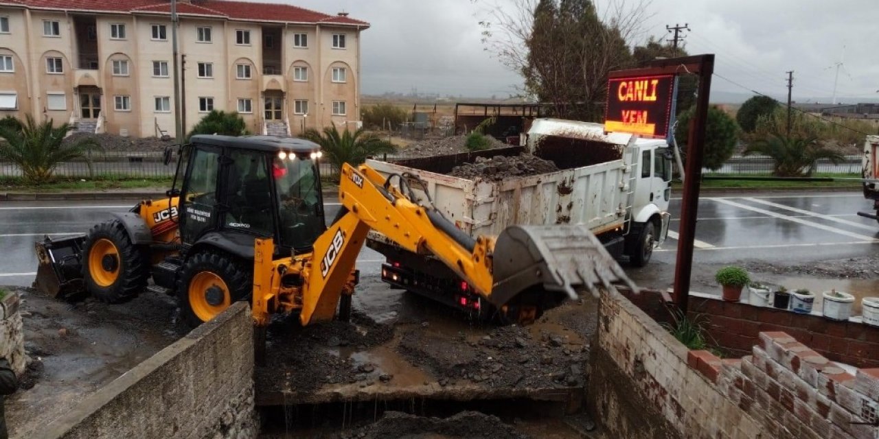 Söke’de Sağanak Yağış Ve Fırtına Etkili Oldu