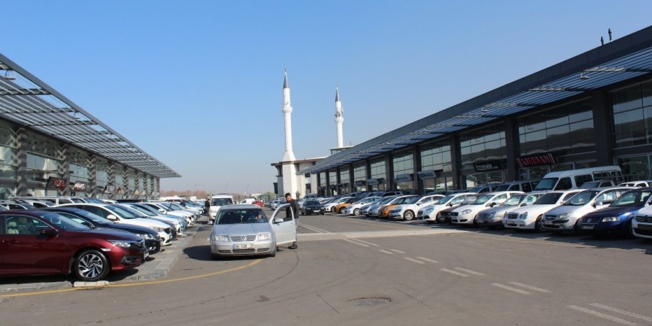 Araç Fiyatlarında Düşüş Devam Ediyor