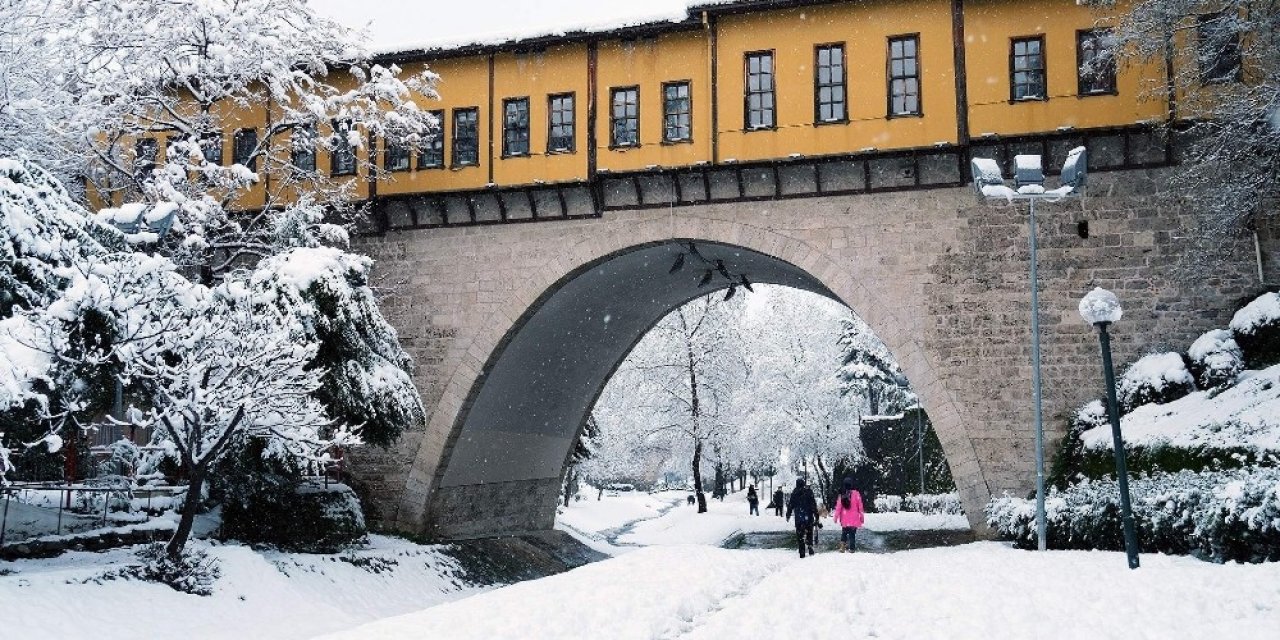 Bursa’ya Kar Geri Geliyor