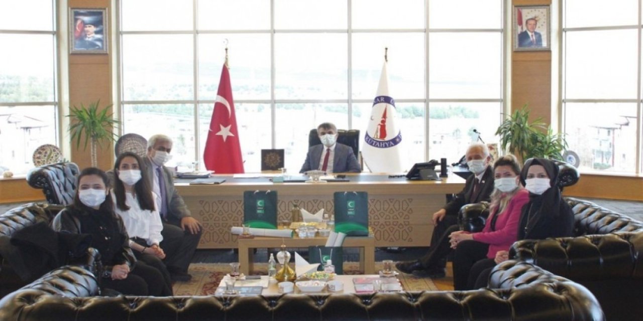 Rektör Uysal: “yeşilay’a Elimizden Gelen Desteği Vereceğiz”