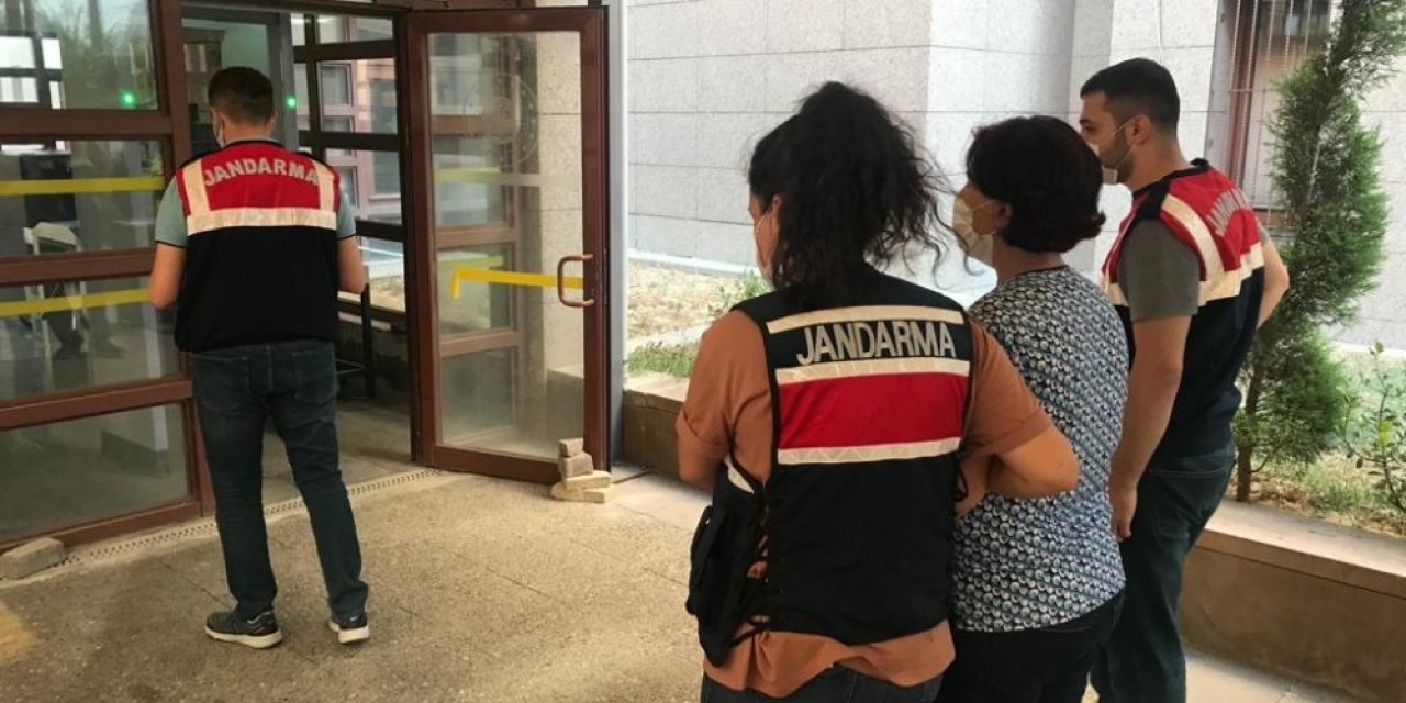 Suriye Uyruklu 2 Terörist İ̇zmir’de Yakalandı