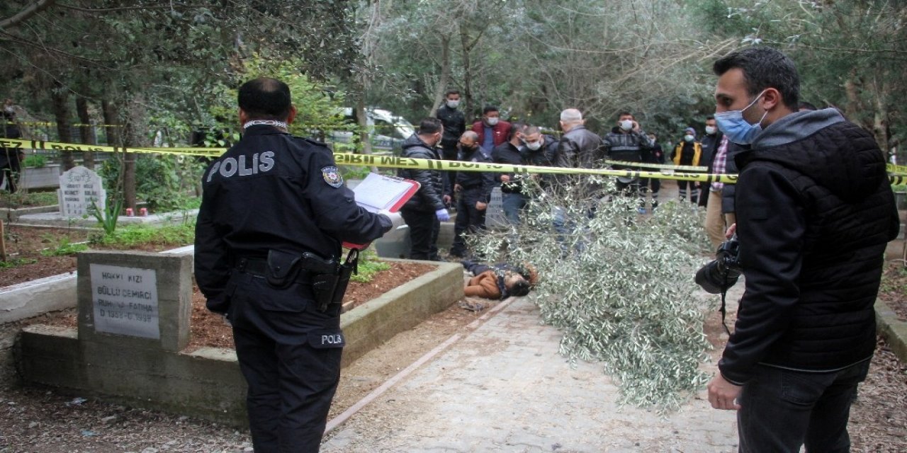 Babasının Mezarı Başında Ölü Bulundu