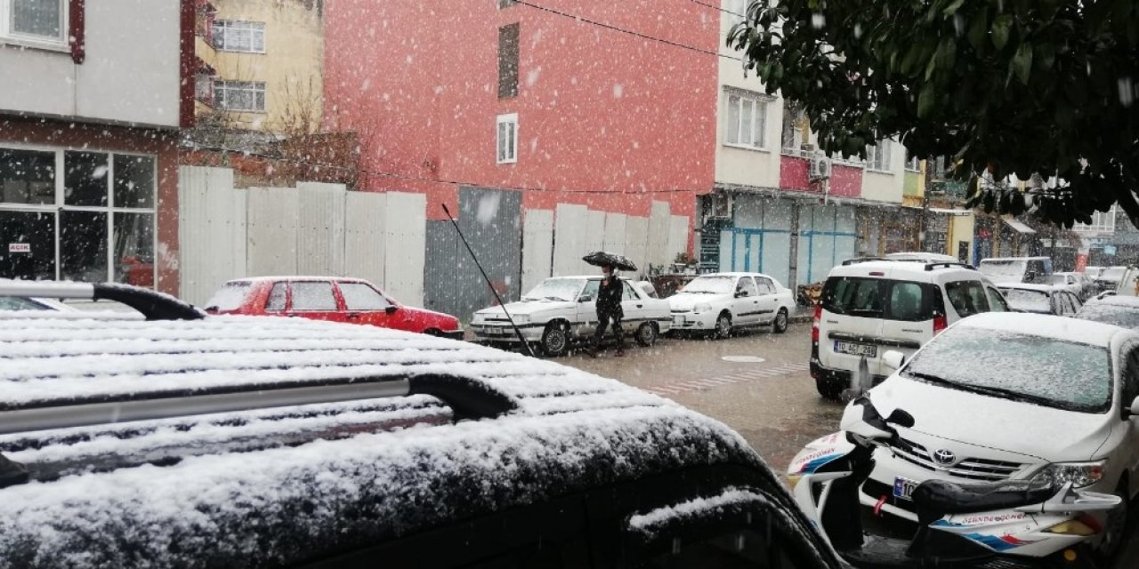 Balıkesir Ve İlçelerinde Kar Yağışı Başladı