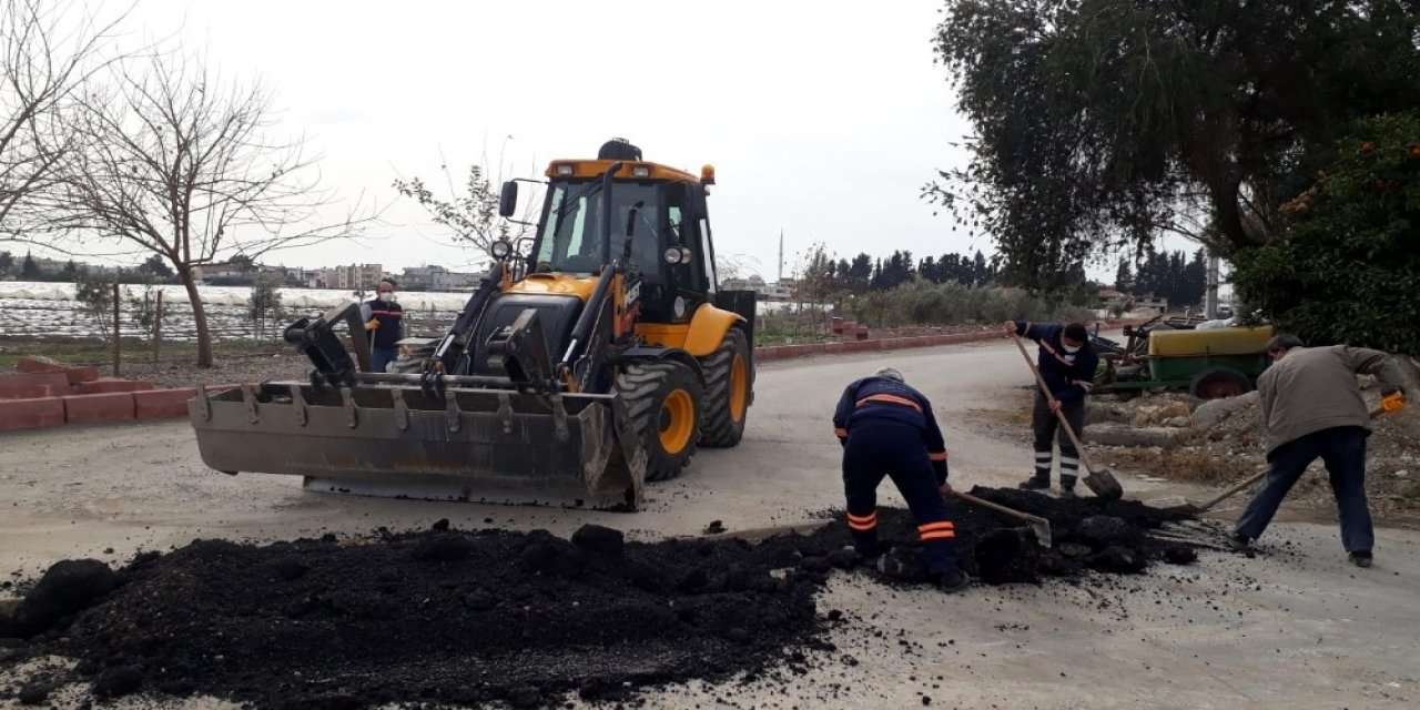 Akdeniz Belediyesi Fen İ̇şleri Ekipleri Çalışmalarını Aralıksız Sürdürüyor