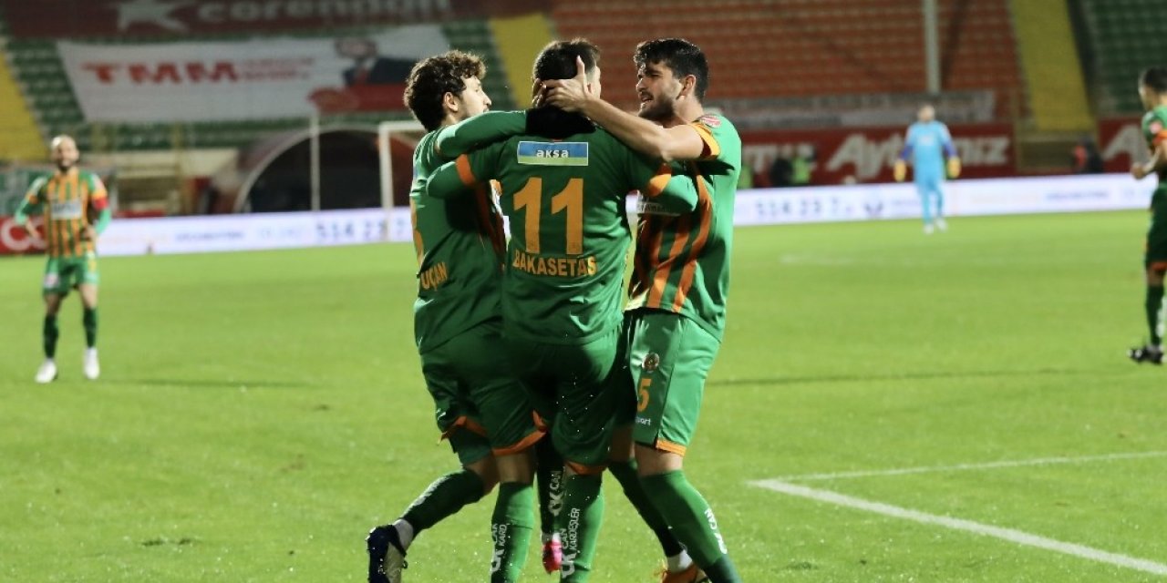 Alanyaspor Ligin İlk Devresini 10 Hafta Lider Götürdü