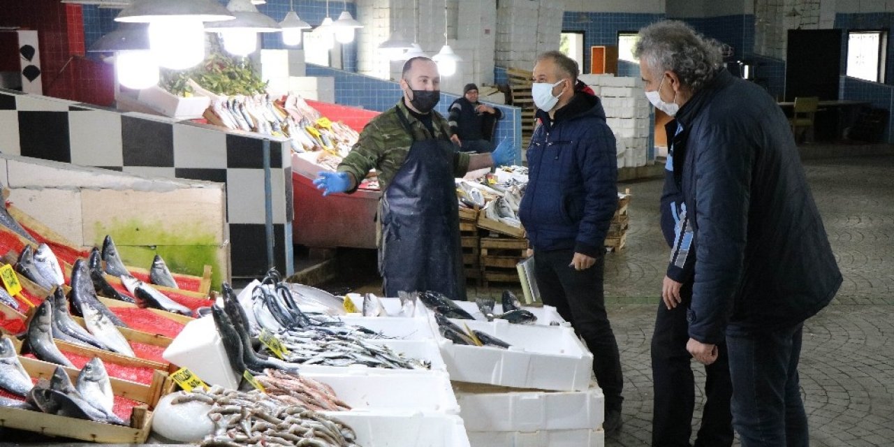 Balıkçılara Mor Ve Mavi Işık Denetimi