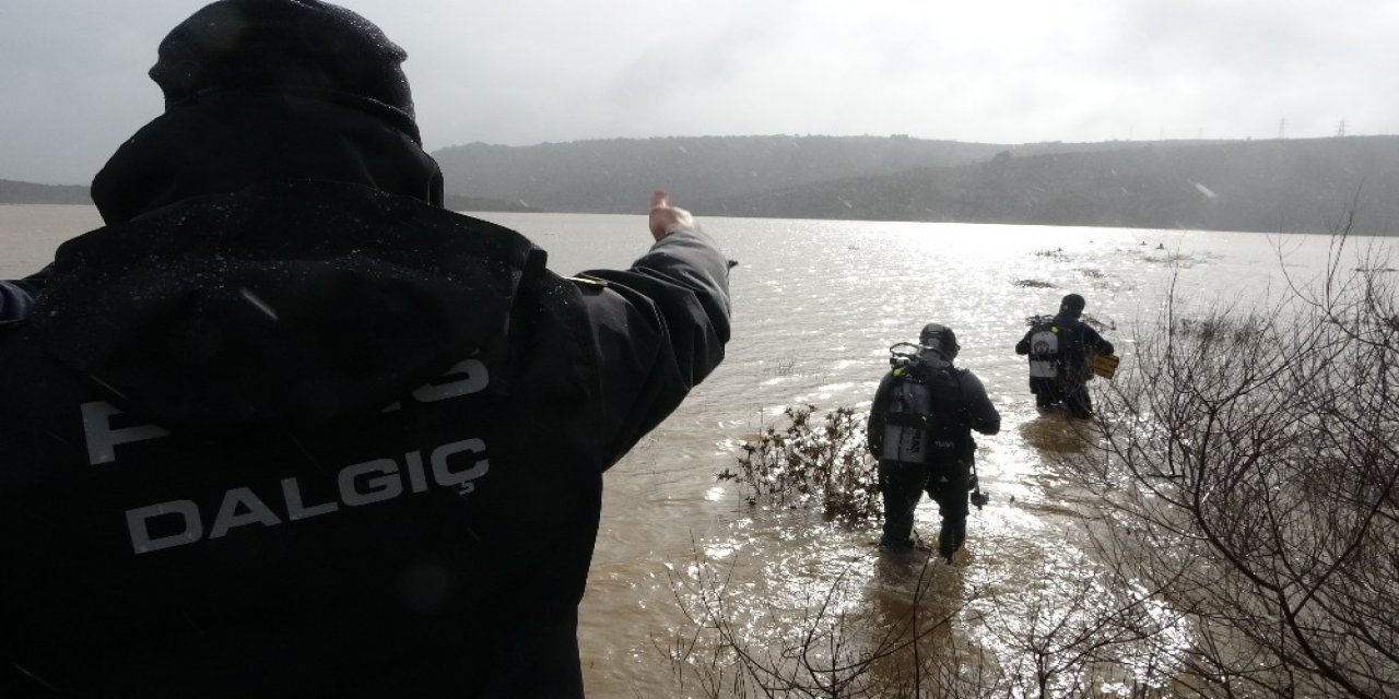 Çanakkale’de Baraj Sularına Kapılan Araç Ve 2 Kişinin Arama Çalışmaları Devam Ediyor