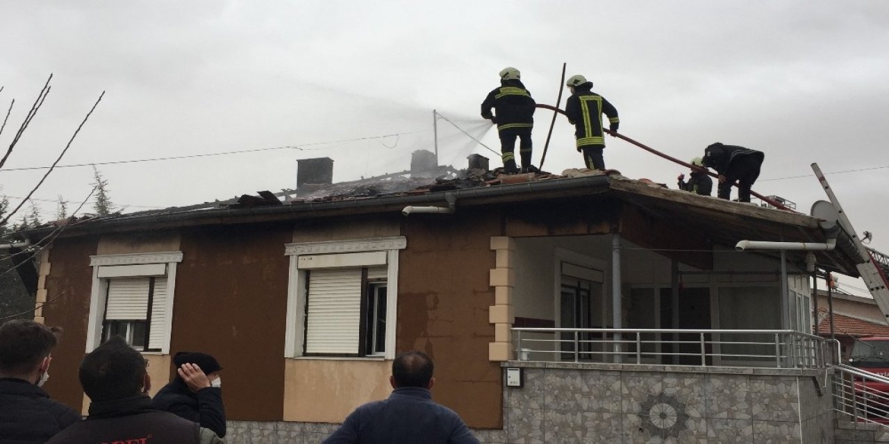 Konya’da Müstakil Evin Çatısında Yangın