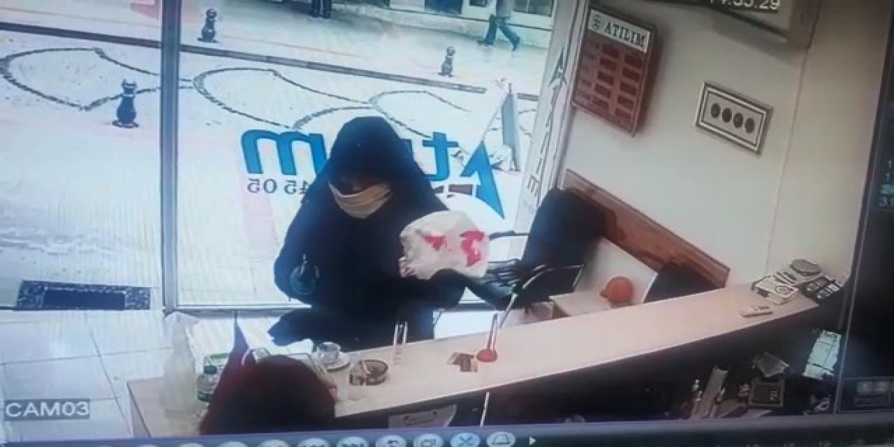 Döviz Bürosunu Soymaya Çalışan Silahlı Saldırgan, Kadın Çalışan Direnince Böyle Kaçtı