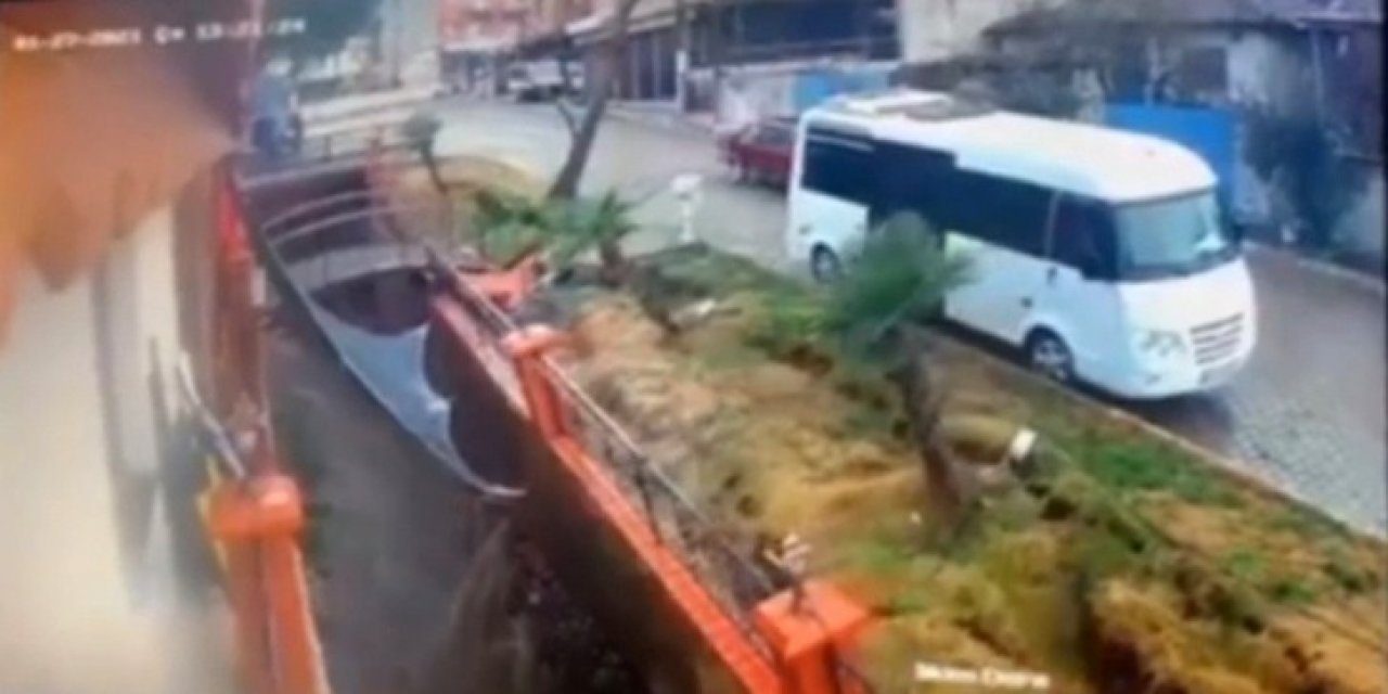 İ̇zmir’de İstinat Duvarının Çökme Anı Güvenlik Kamerasında