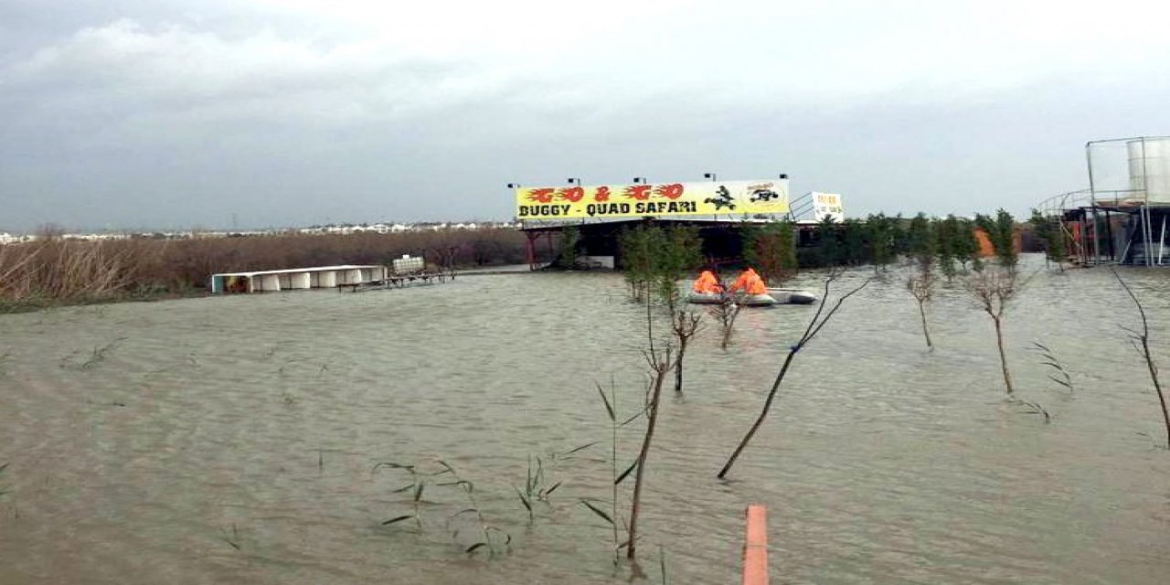 Antalya’da Ekiplerin Fırtına Ve Yağmur Seferberliği