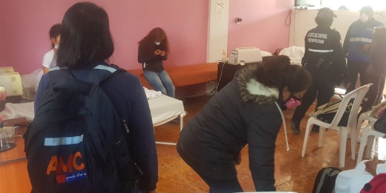 Ekvador’da Sahte Covid-19 Aşısı Yapılan Kliniğe Baskın