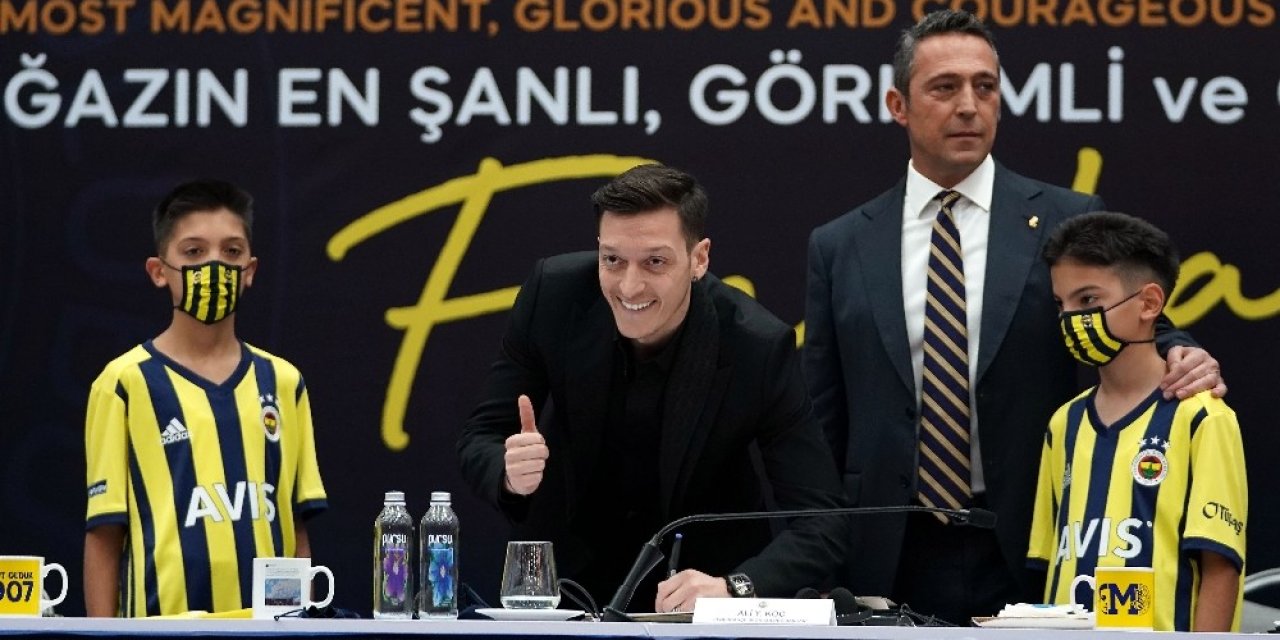 Mesut Özil, Fenerbahçe’ye Resmi İmzayı Attı!