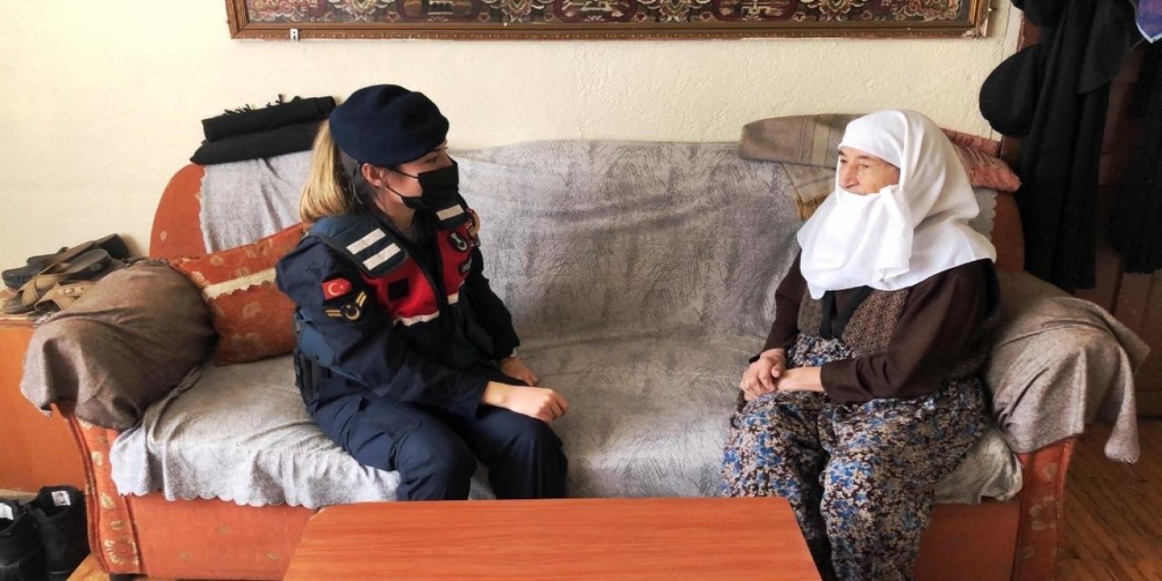 Kütahya’da İhtiyaç Sahibi Yaşlılara Jandarmadan Yardım Eli