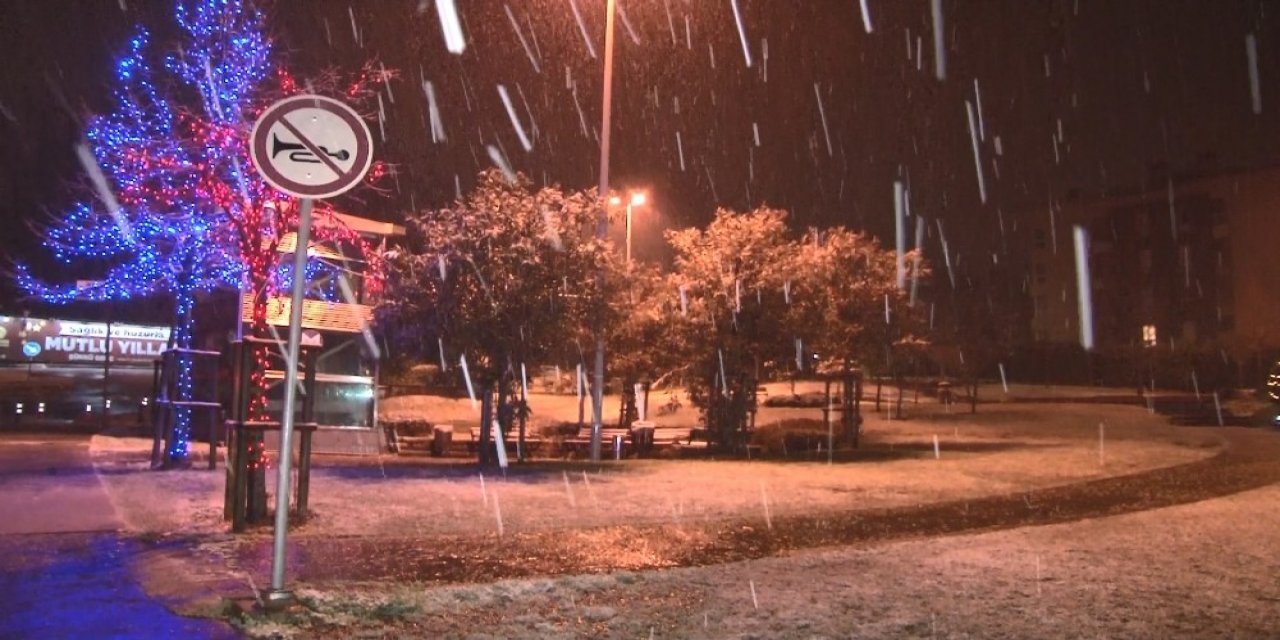 Sarıyer’de Gece Saatlerinde Başlayan Kar Yağışı Etkisini Göstermeye Başladı