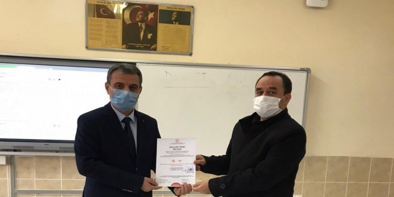 Halk Eğitim Merkezi Müdürlüğü’ne ’’okulumuz Temiz’’ Belgesi