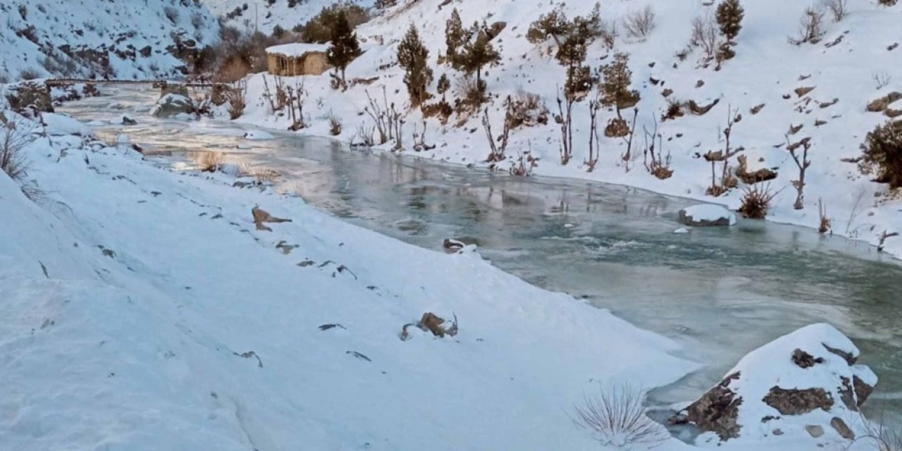 Çatak Buz Tuttu