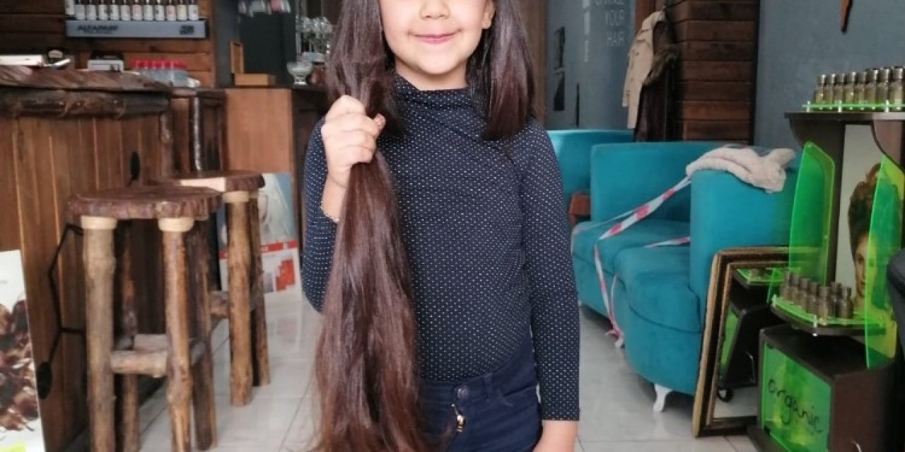 Minik Zeynep Hiç Kesilmeyen Saçlarını Lösemili Çocuklara Bağışladı