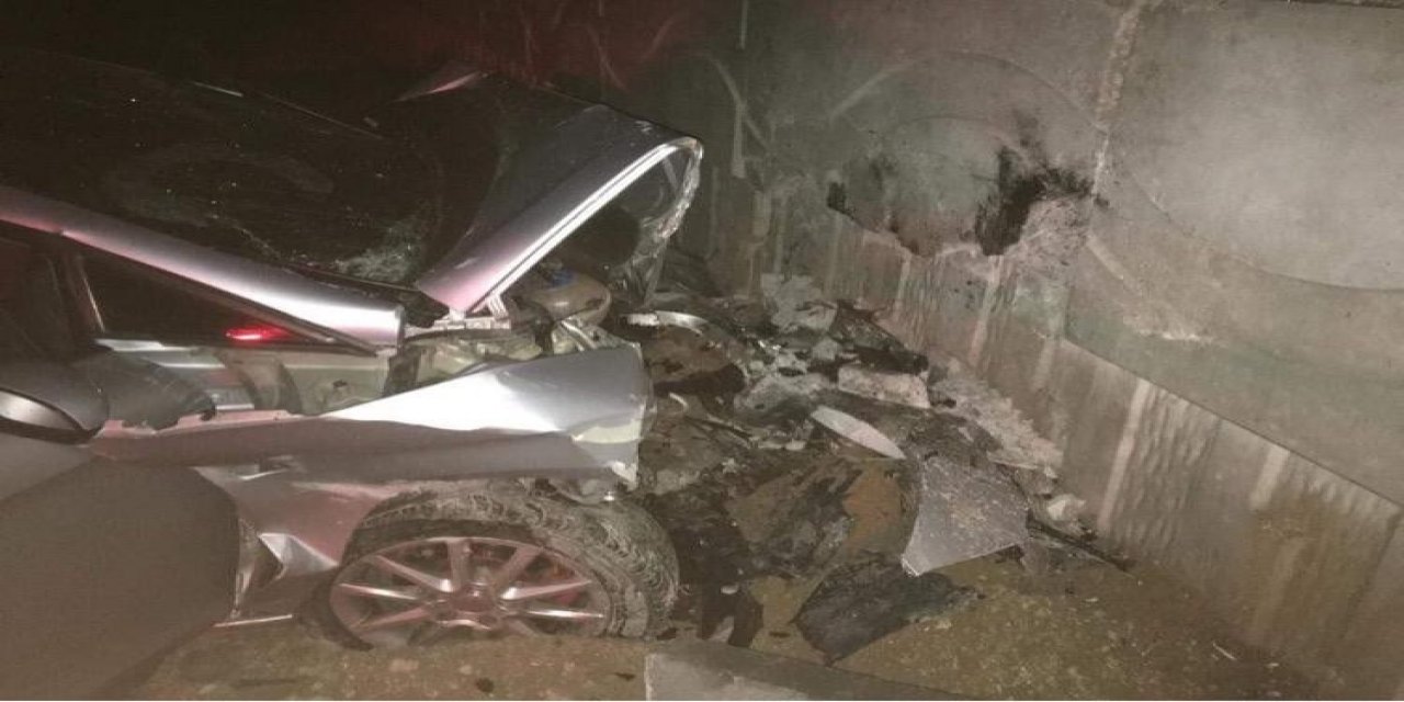 Niğde’de Otomobil Köprü Duvarına Çarptı: 3 Ölü