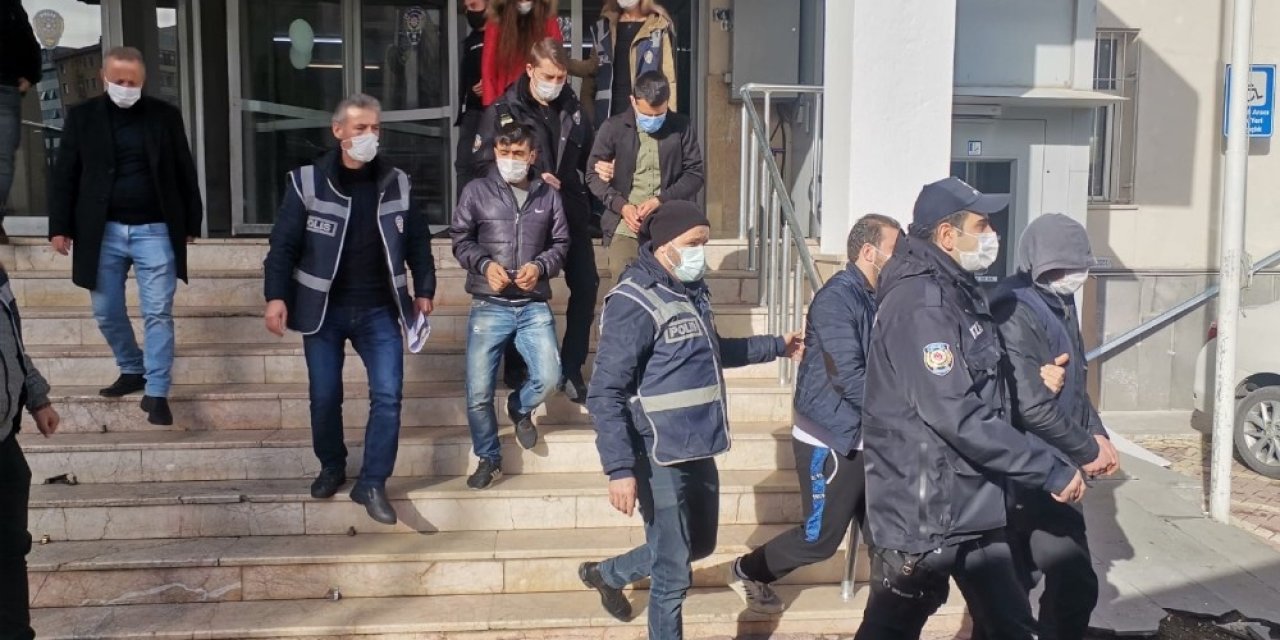 Kayseri’de 25 Adrese Eş Zamanlı Operasyon: 18 Gözaltı