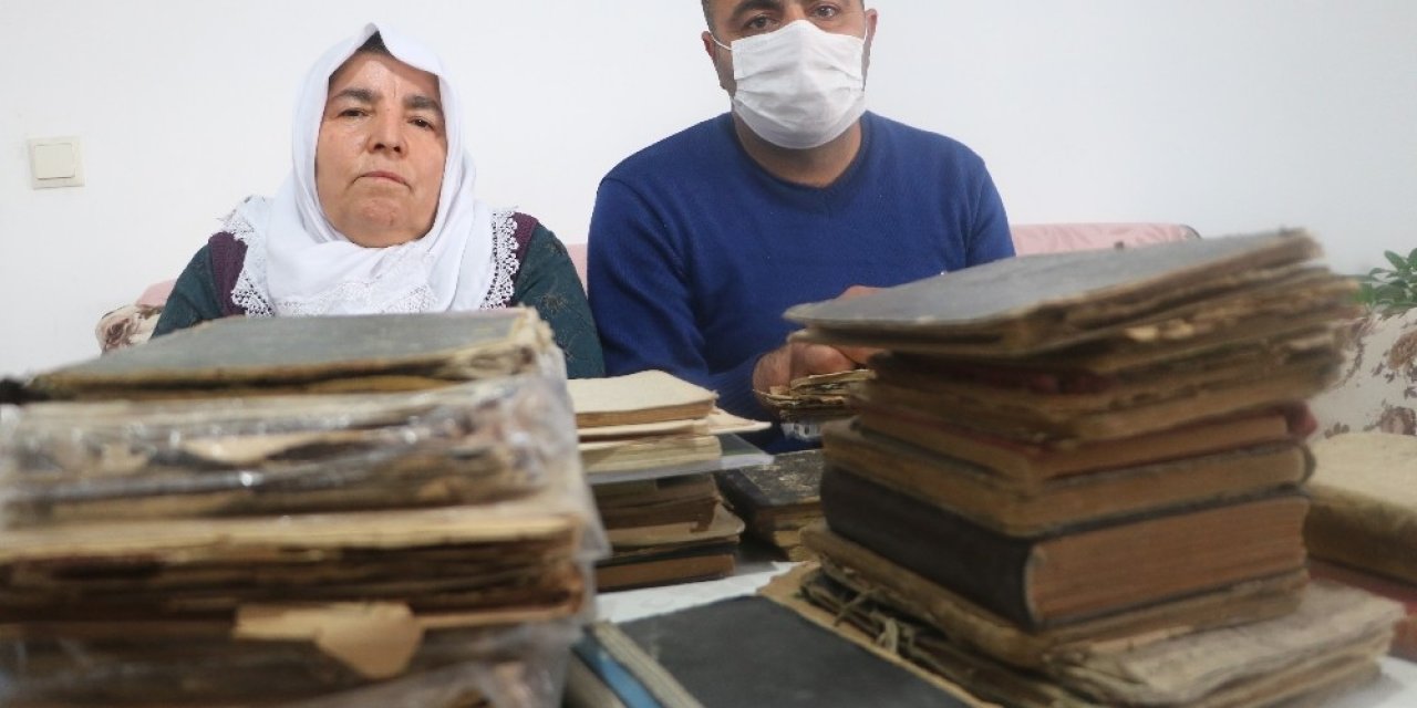 Dedelerinden Miras Kalan Kitaplara Gözleri Gibi Bakıyorlar