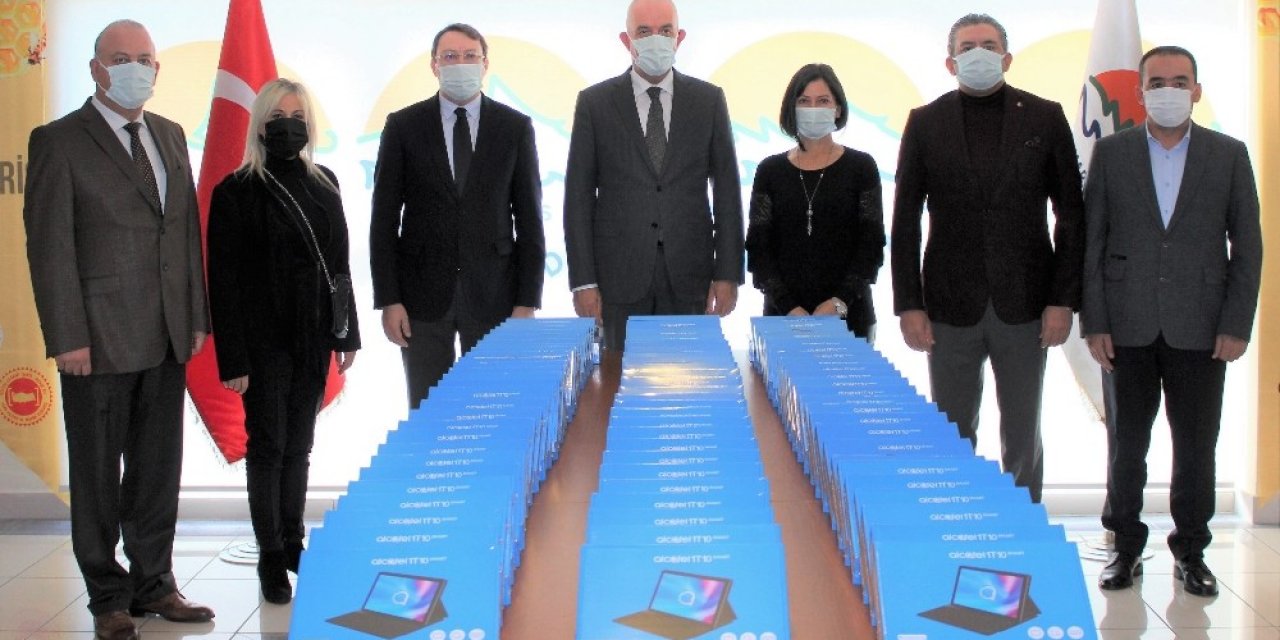 Marmaris Ticaret Odası’ndan Tablet Desteği