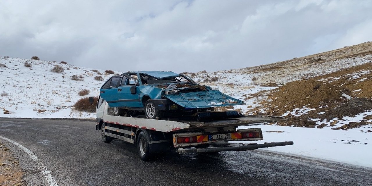 Otomobil Şarampole Devrildi: 2 Ölü, 1 Yaralı
