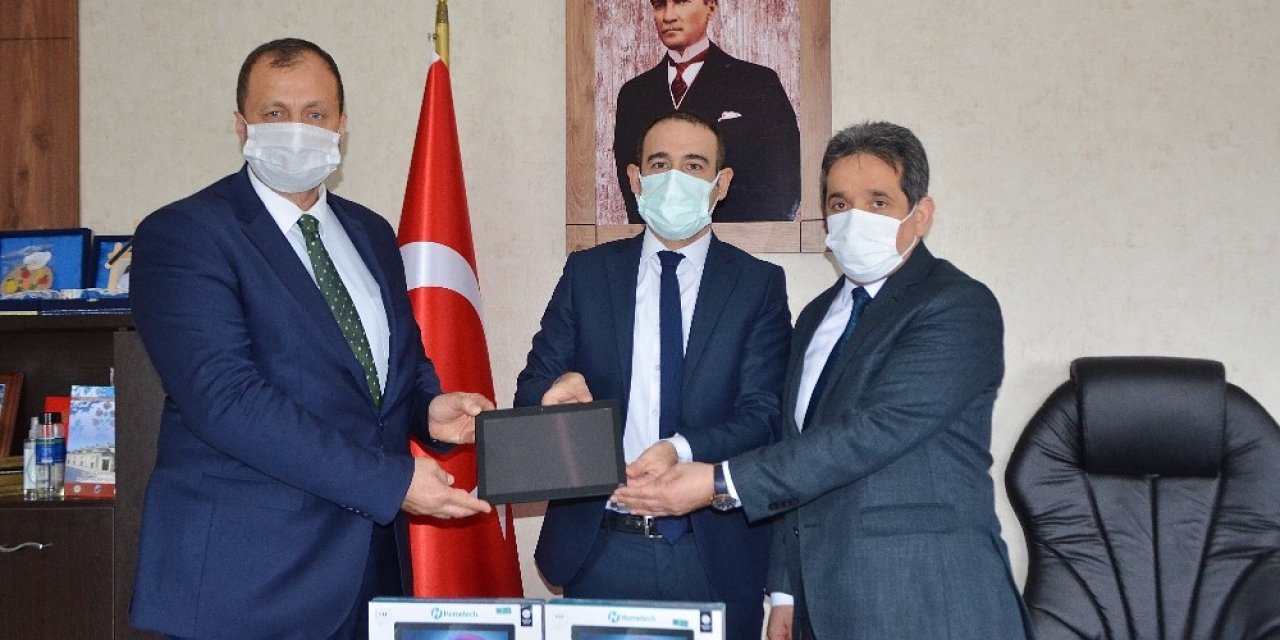 İ̇znik Belediyesi’nden Eğitime Tablet Desteği