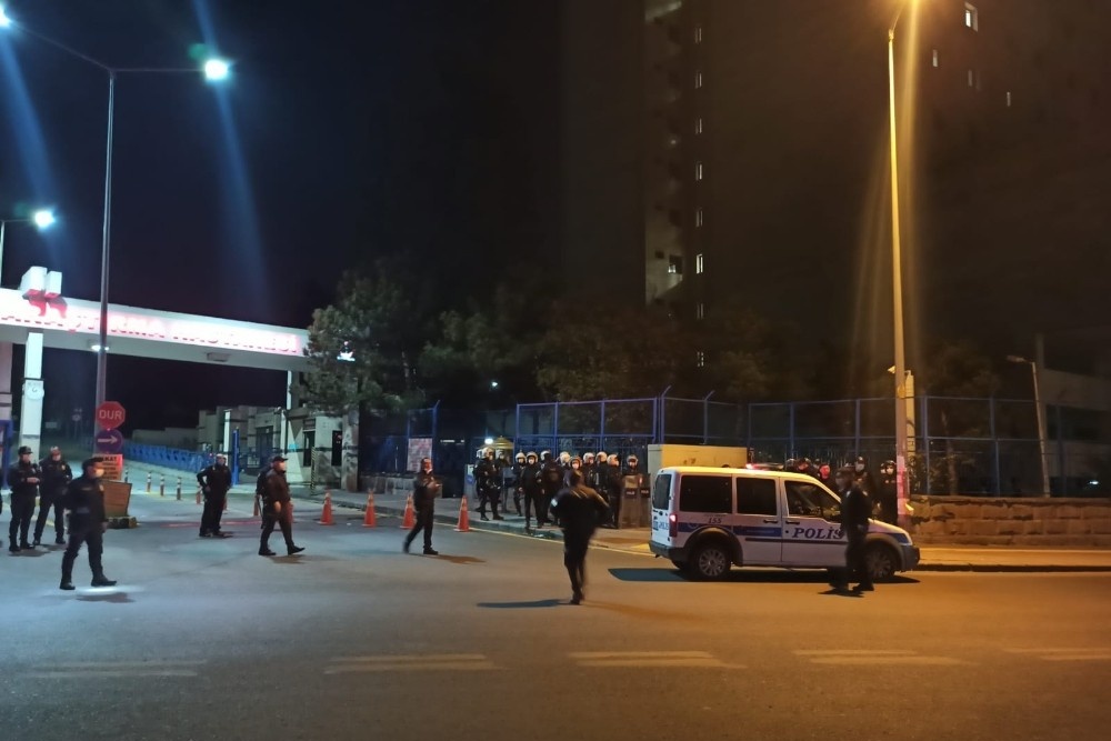 Ankara'da hastaneye taşlı saldırı yapan 20 kişi gözaltına alındı