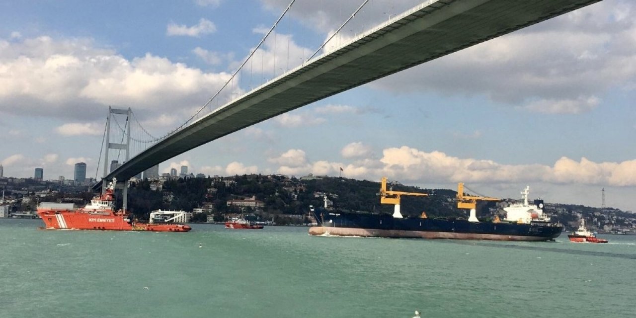 Riva’da Karaya Oturan Gemi Ahırkapı’ya Çekildi