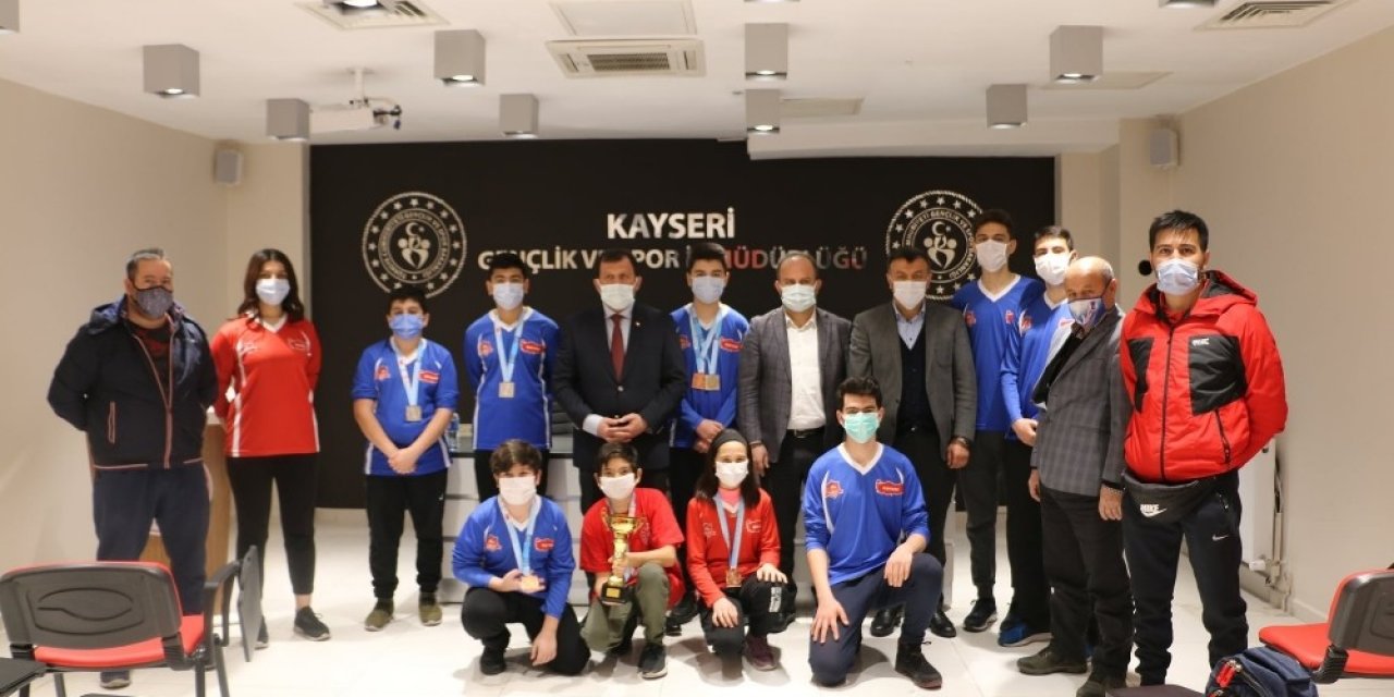 Kabakcı Başarılı Sporcuları Ödüllendirdi