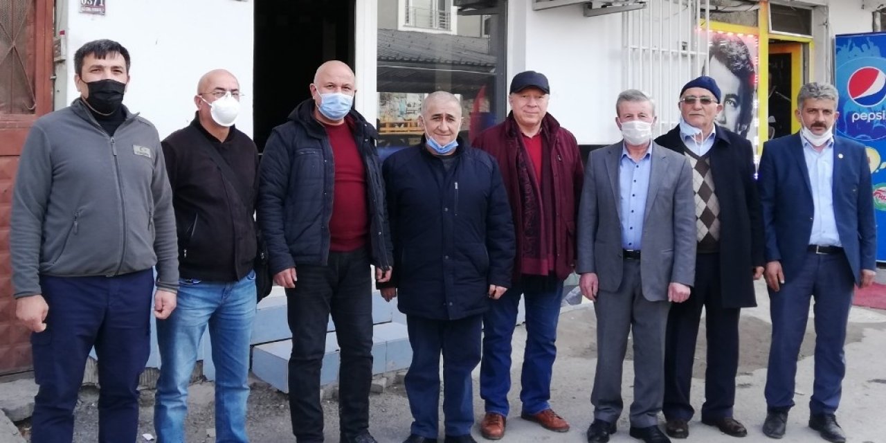 Emeklilerden İhtiyaç Sahibi Ailelere Yardım