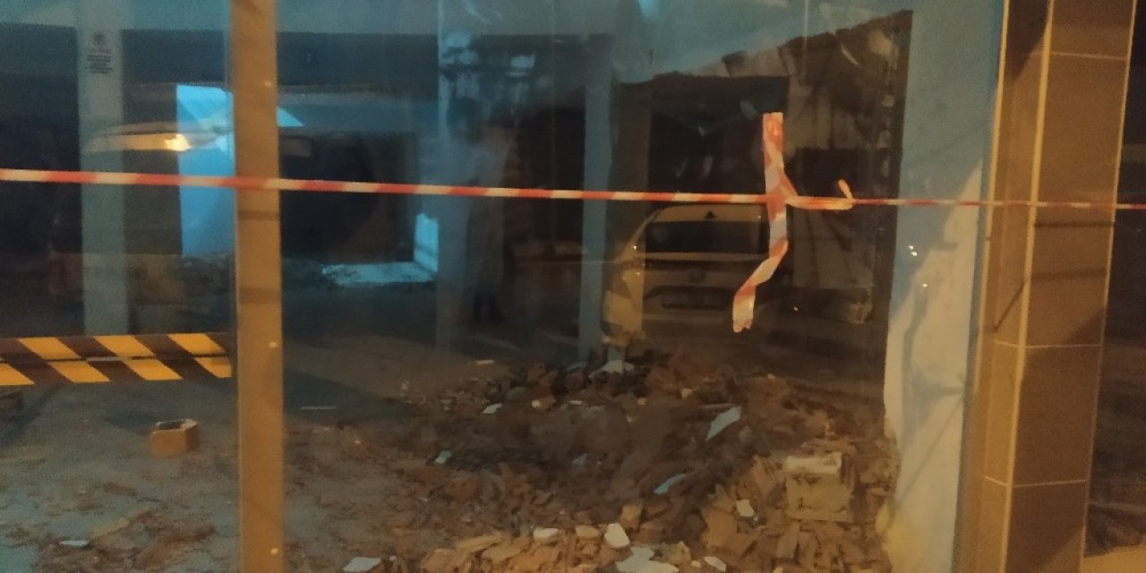 Yıkılan Duvarın Altında Kalan İşçi Hayatını Kaybetti