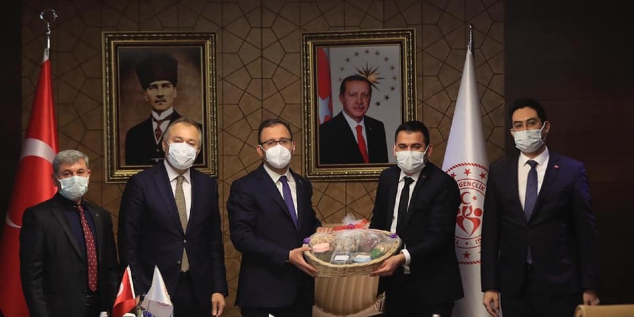 Selendi’ye Müjdelerle Döndüler
